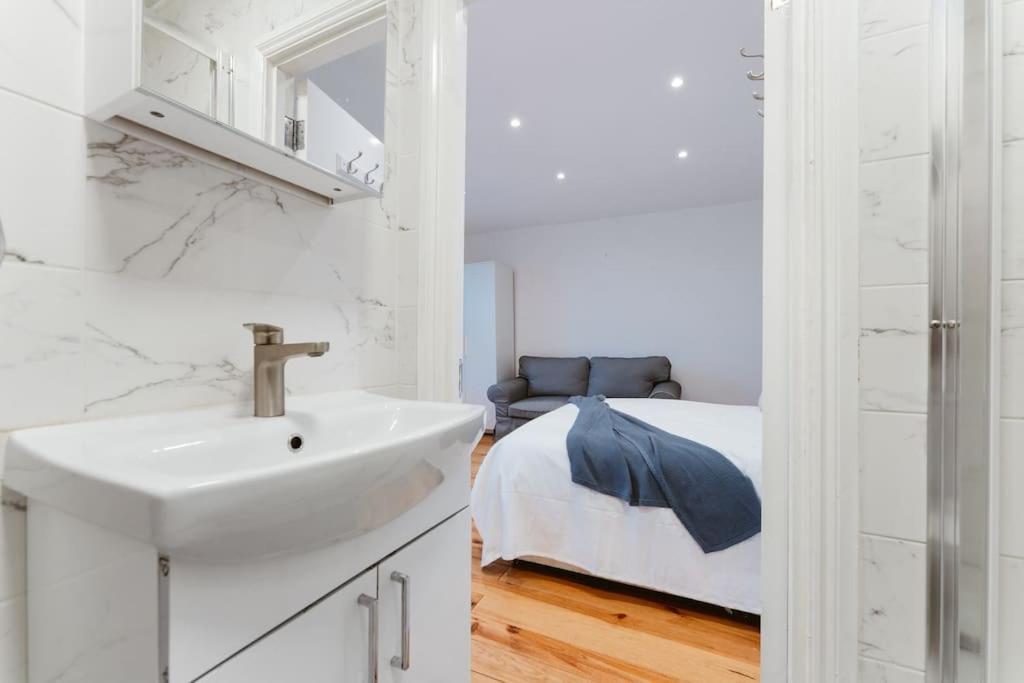 Your Lovely Studio Flat- West3 Londres Exterior foto